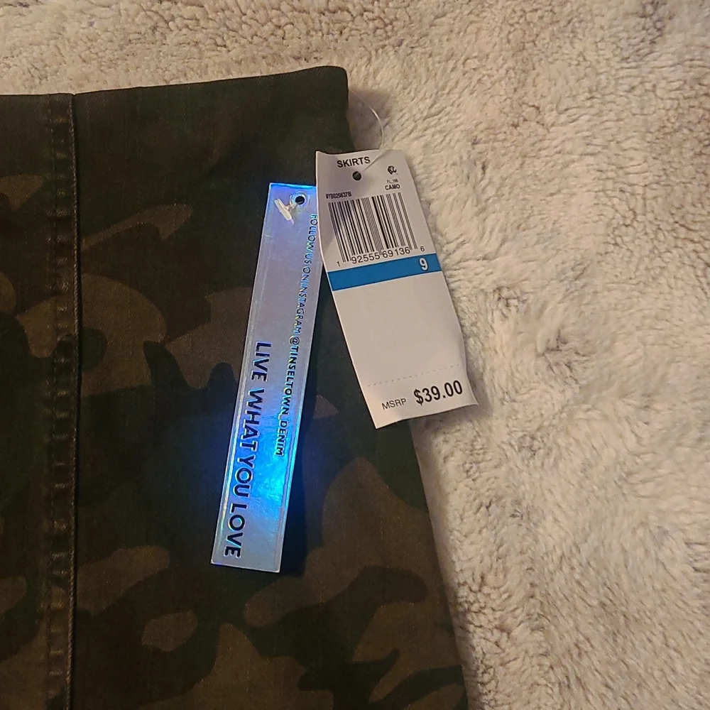 NWT !! Camouflage mini skirt. - Picture 2 of 4
